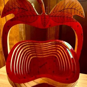 Equinoccio vintage red apple spiral pop out basket